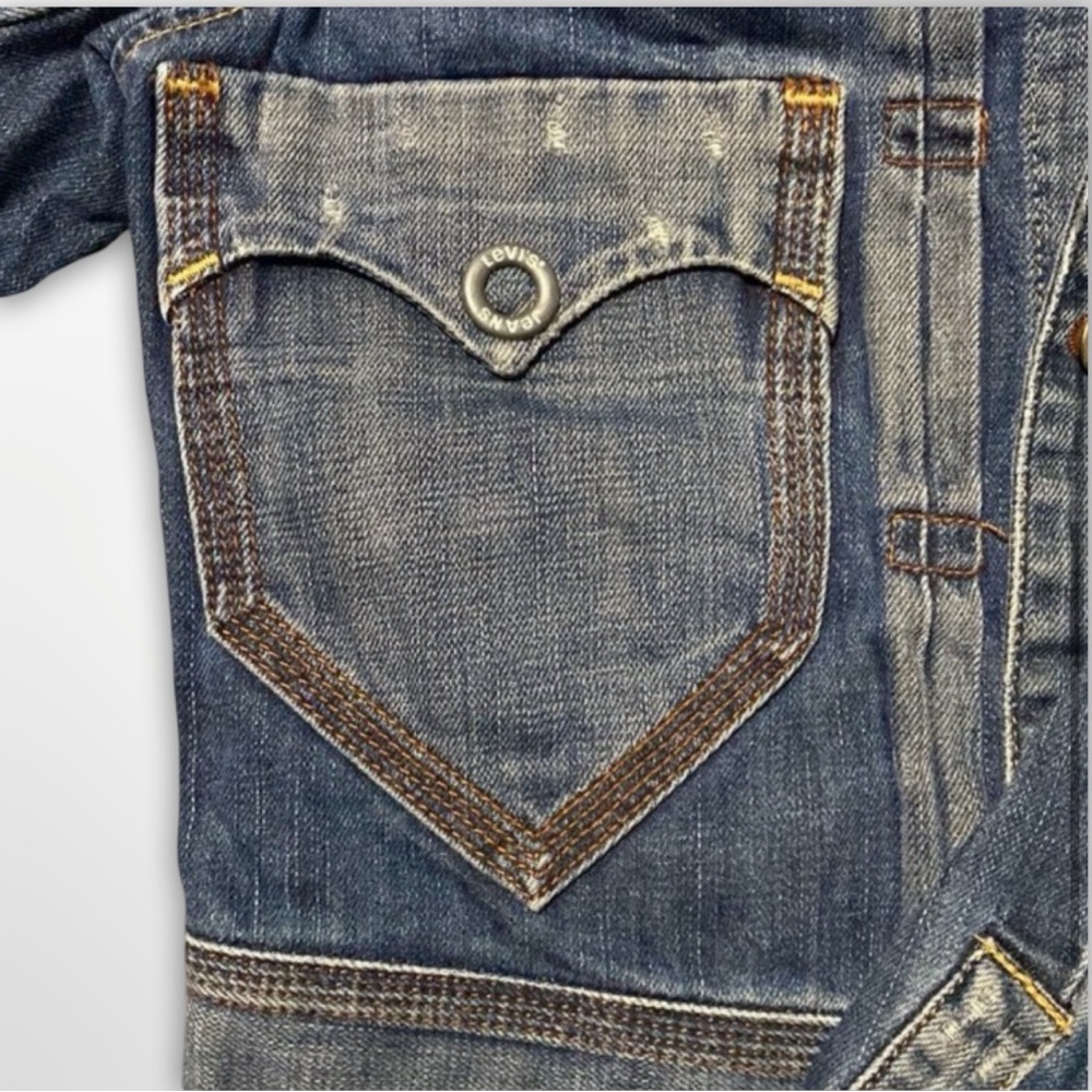 Levi’s Denim Button Up Blue Jean Jacket - Picture 5 of 15